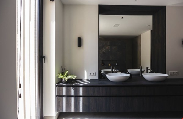 Meer opbergruimte in de badkamer? Zo houd je het luchtig en luxe